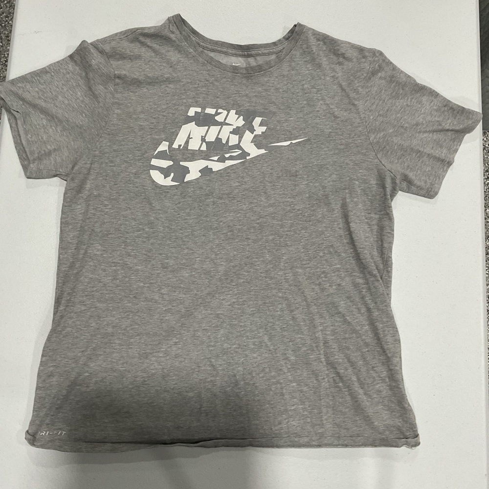 Men's The Nike Tee Dri-Fit Size Large Grey